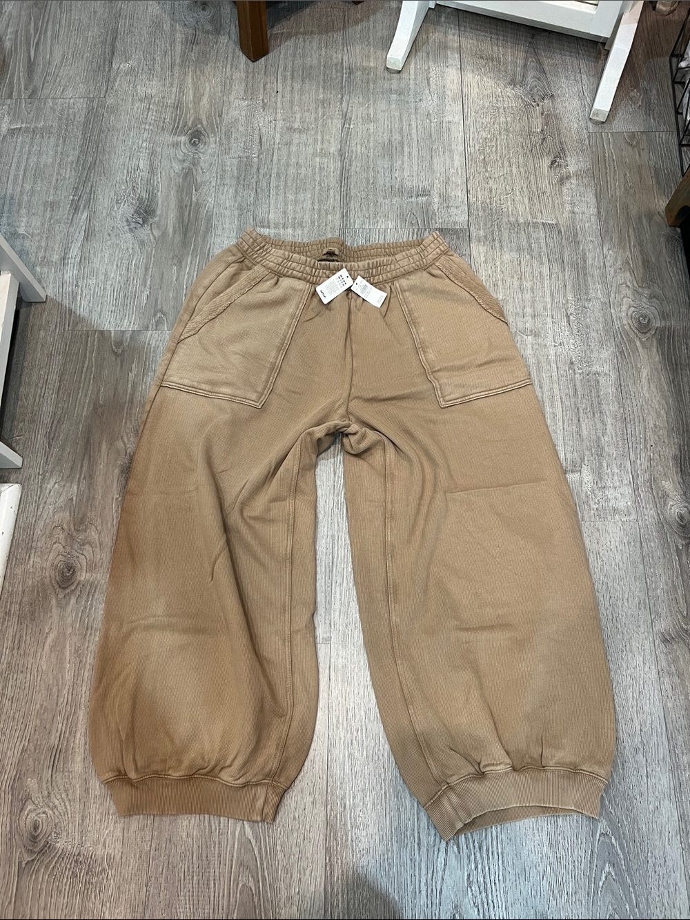 NWT aerie wide leg jogger sweats Tan M Short